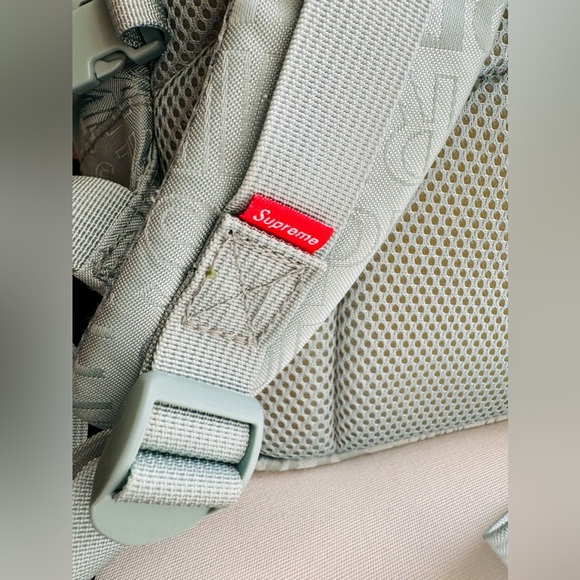 Supreme SS19 Icy Blue Backpack in excellent condition - Picture 6 of 11